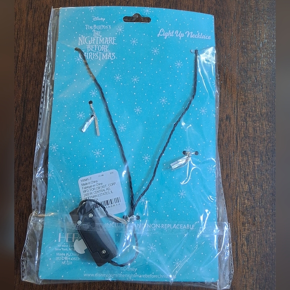 Disney The Nightmare Before Christmas Light Up Christmas Necklace, NEW - Picture 3 of 3